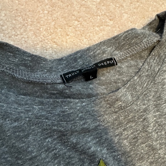 ‼️ Urban Outfitters Truly Madly Deeply Graphic Tee size L - Picture 3 of 4